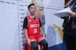 开云体育直播-体能测试后的篮球对抗赛，小球员勇夺胜利的简单介绍