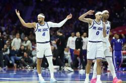 开云官网-76人力克魔术，浓眉哥带队取胜