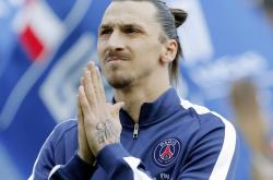 开云足球直播-德罗赞的独舞，当篮网对阵黄蜂，他为何拒绝成为背景板的一部分？