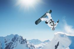 开云体育直播-赛道上的绝对主宰，塞恩斯领衔索伯车队完胜哈斯，演绎完美统治