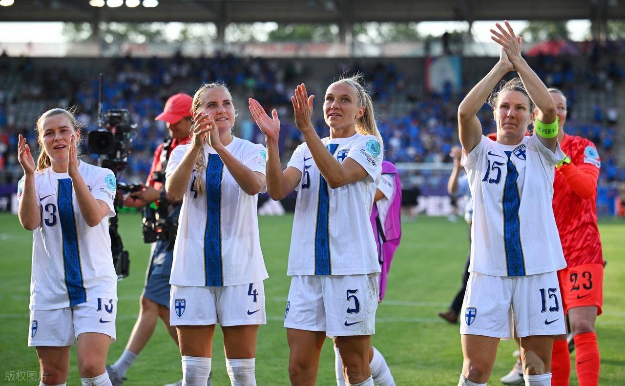挪威女足队斗志昂扬击败对手