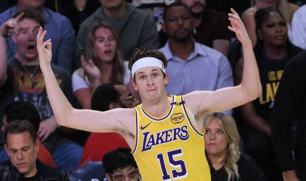 包含湖人B队强势立陶宛男篮，布克爆发神勇的词条