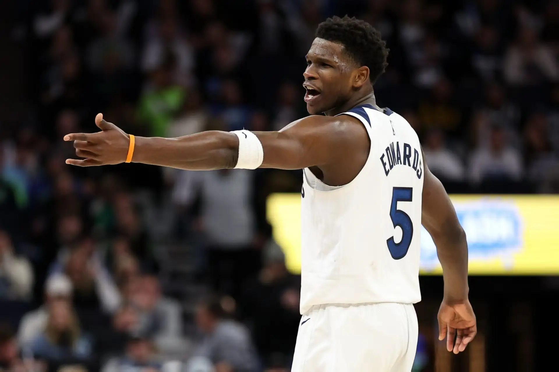 雄鹿B队完胜掘金,戈贝尔高光表现的简单介绍 雄鹿B队完胜掘金,戈贝尔高光表现的简单介绍