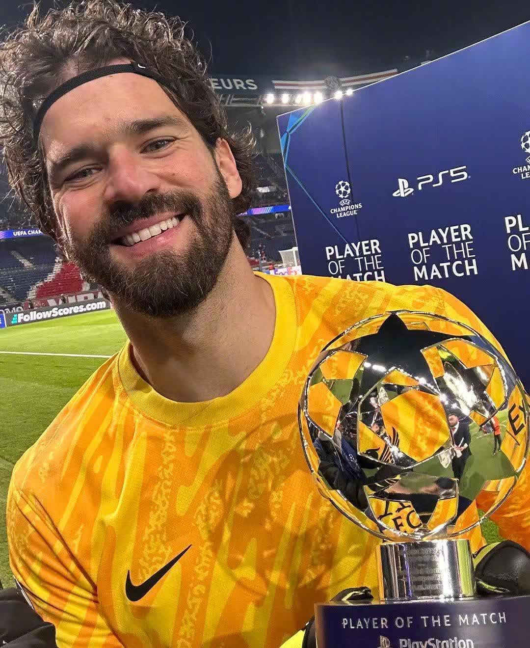 球队取得胜利,球员表现尽显英勇 球队取得胜利,球员表现尽显英勇