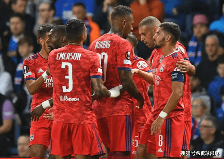 包含北马其顿惊险击败荷兰，提前出线破局的词条