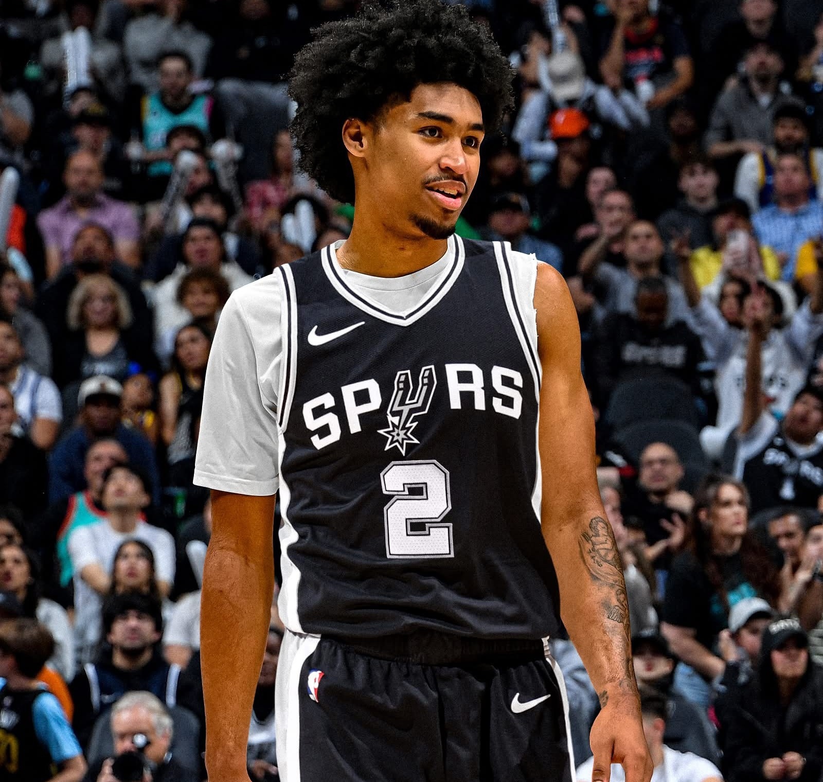 篮球赛事中一位新秀球员崭露头角的简单介绍 篮球赛事中一位新秀球员崭露头角的简单介绍