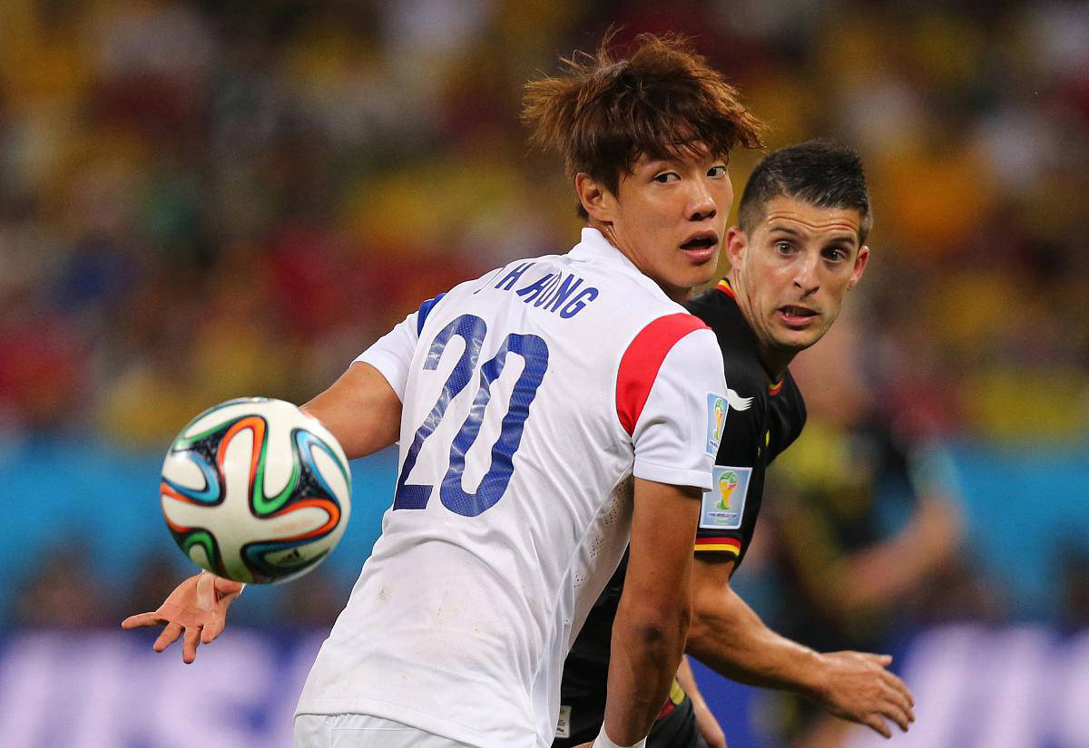 包含热那亚后卫表现出色，球队成功保住分的词条