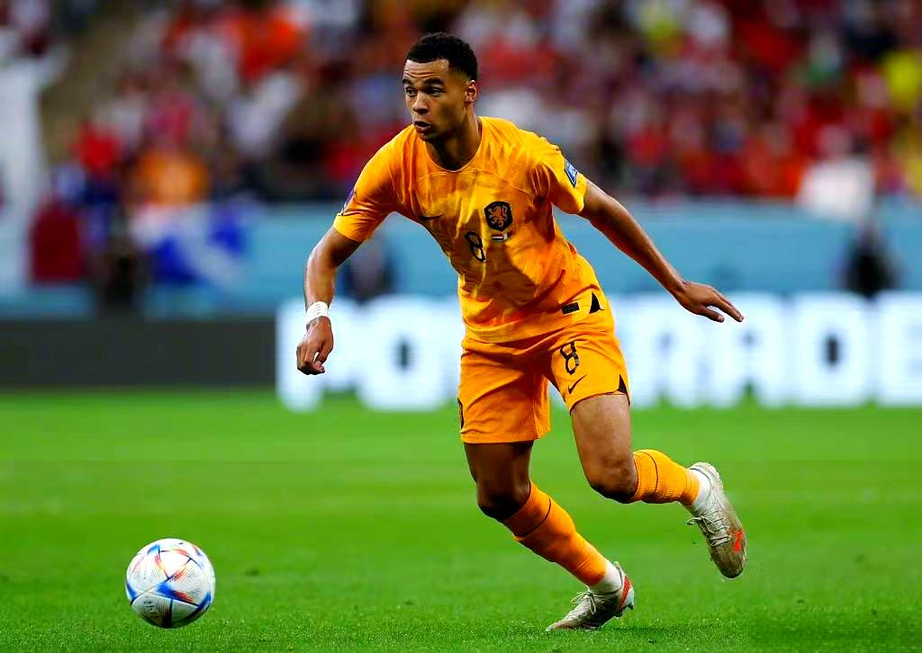 荷兰队在比赛中表现出色，成功挺进下一轮