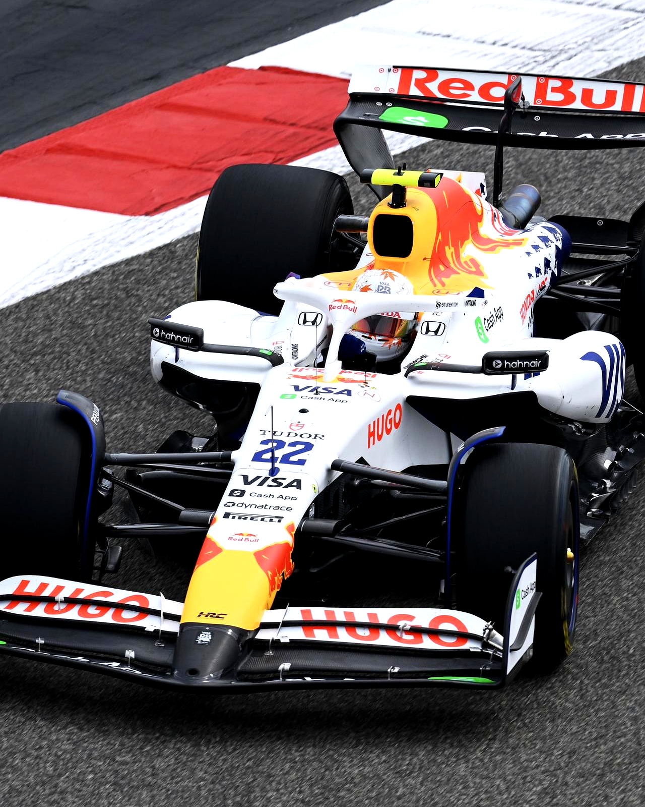 包含阿斯顿马丁完胜哈斯车队，拉塞尔高光表现的词条