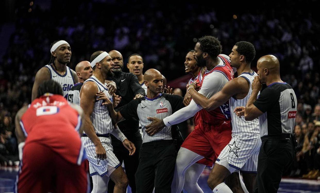 76人力克魔术,浓眉哥带队取胜 76人力克魔术,浓眉哥带队取胜