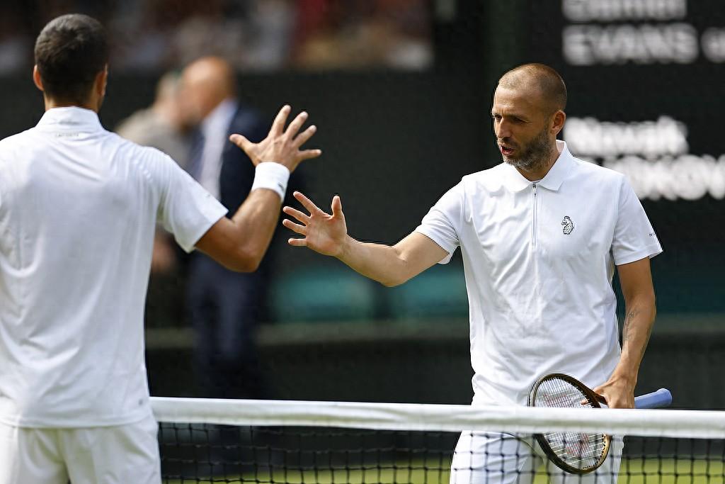 关于英国网球队鏖战美国网球队，费德勒打破历史纪录的信息