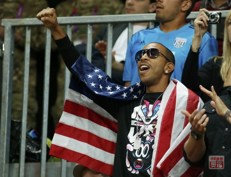 美国完胜阿根廷，范佩西绝境逆转