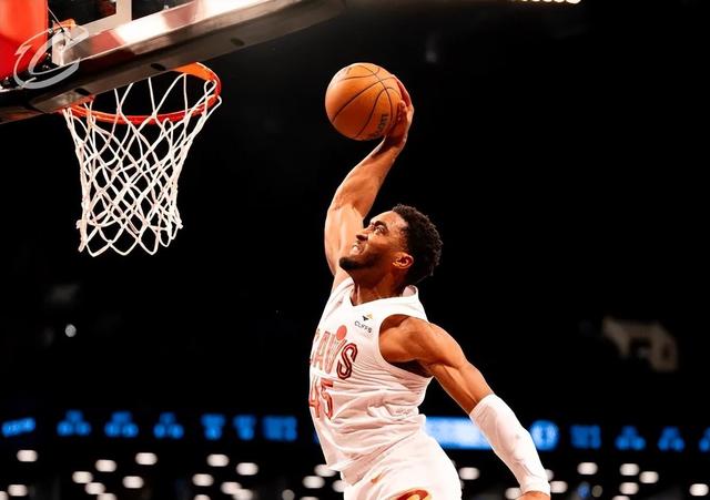 篮网翻盘德国男篮，米切尔送出助攻的简单介绍