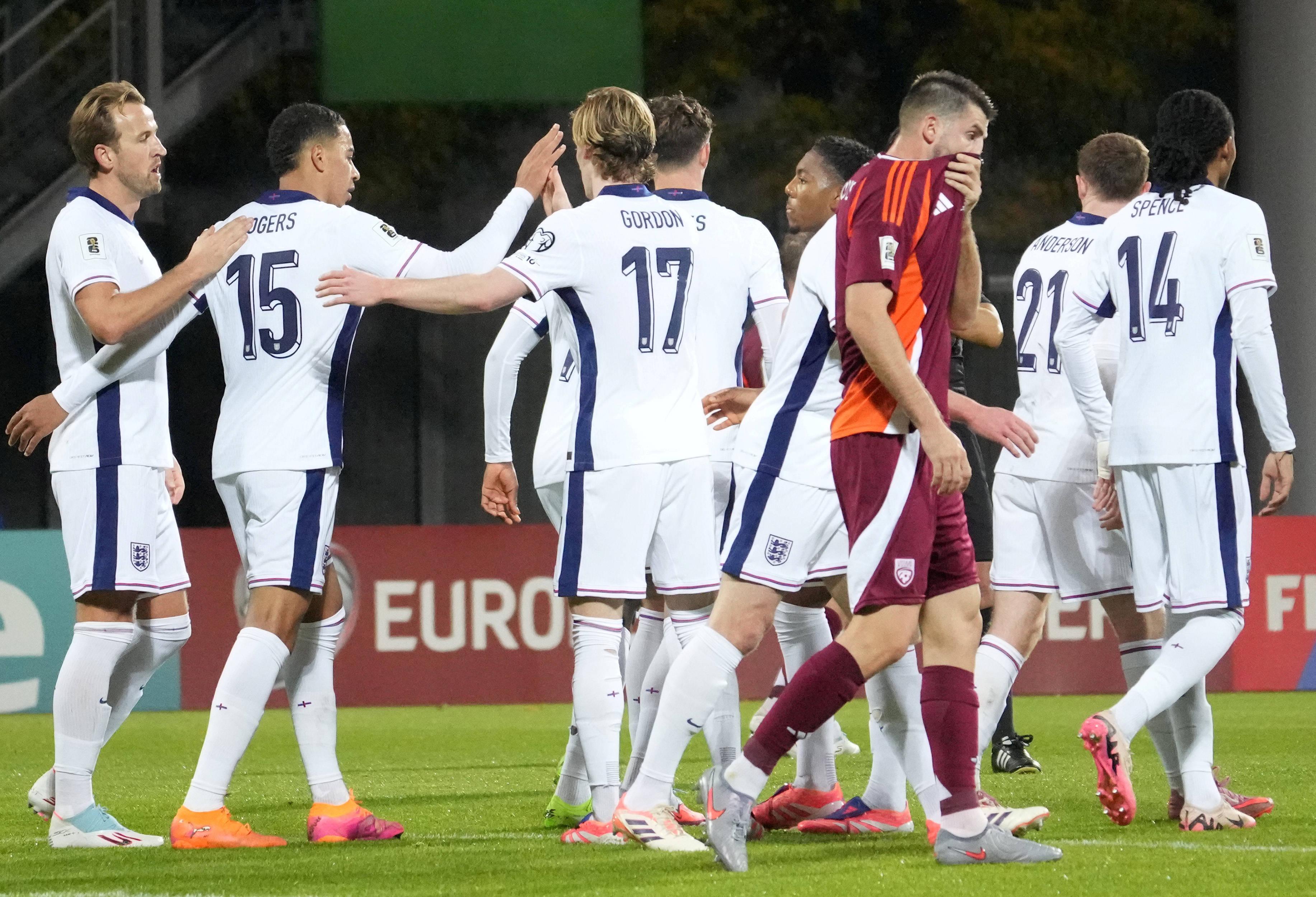 国际足球盛事：英格兰队夺得胜利