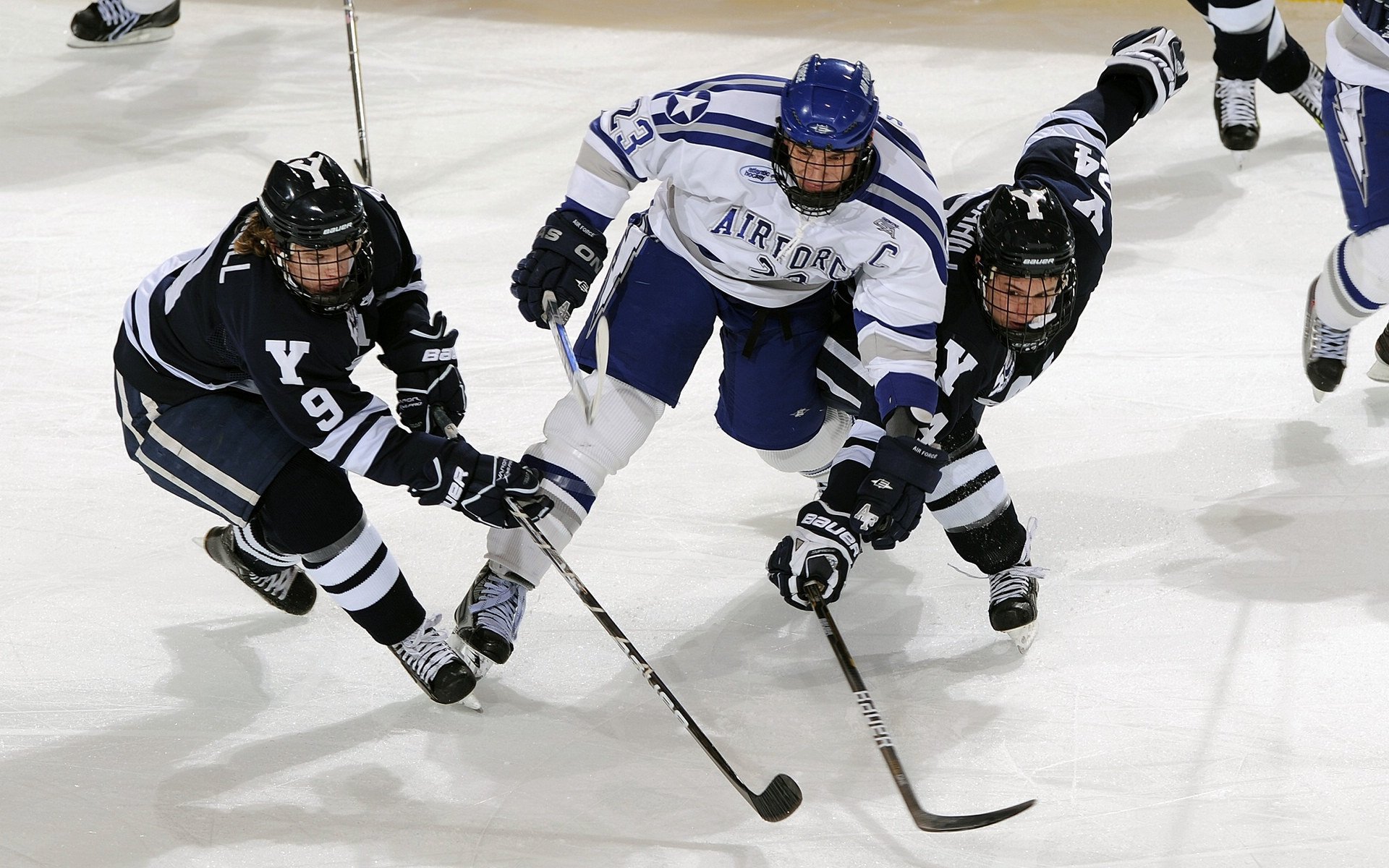 红牛二队绝杀法拉利,皮亚斯特里扛起全队的逆袭之战